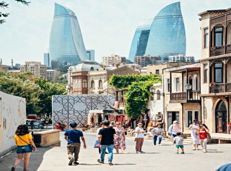 20 Helpful Azerbaijani phrases for Tourists