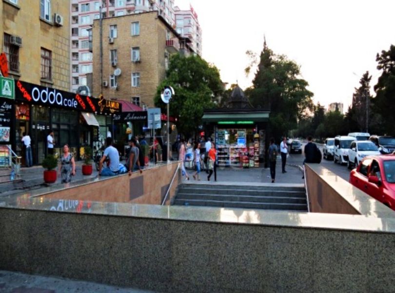 Shopping places near the metro exits in Baku